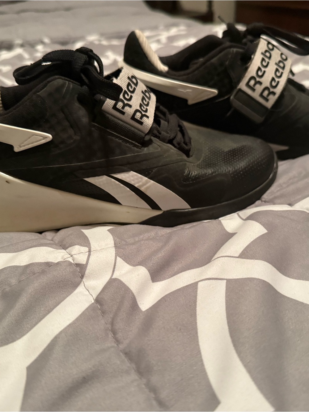 Reebok women’s Black and White Athletic Shoes lifters size 7